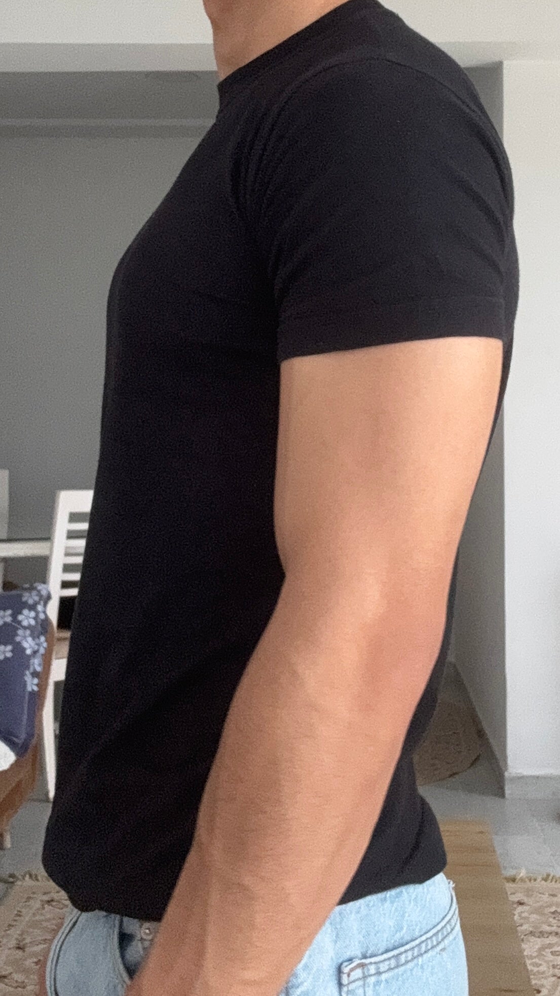 BLACK TSHIRT